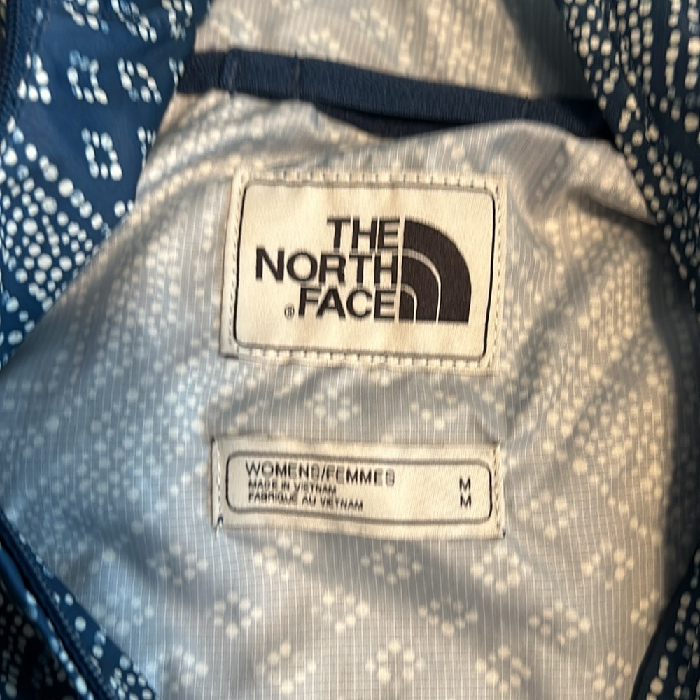 The North Face stowaway rain coat - Picture 2 of 6